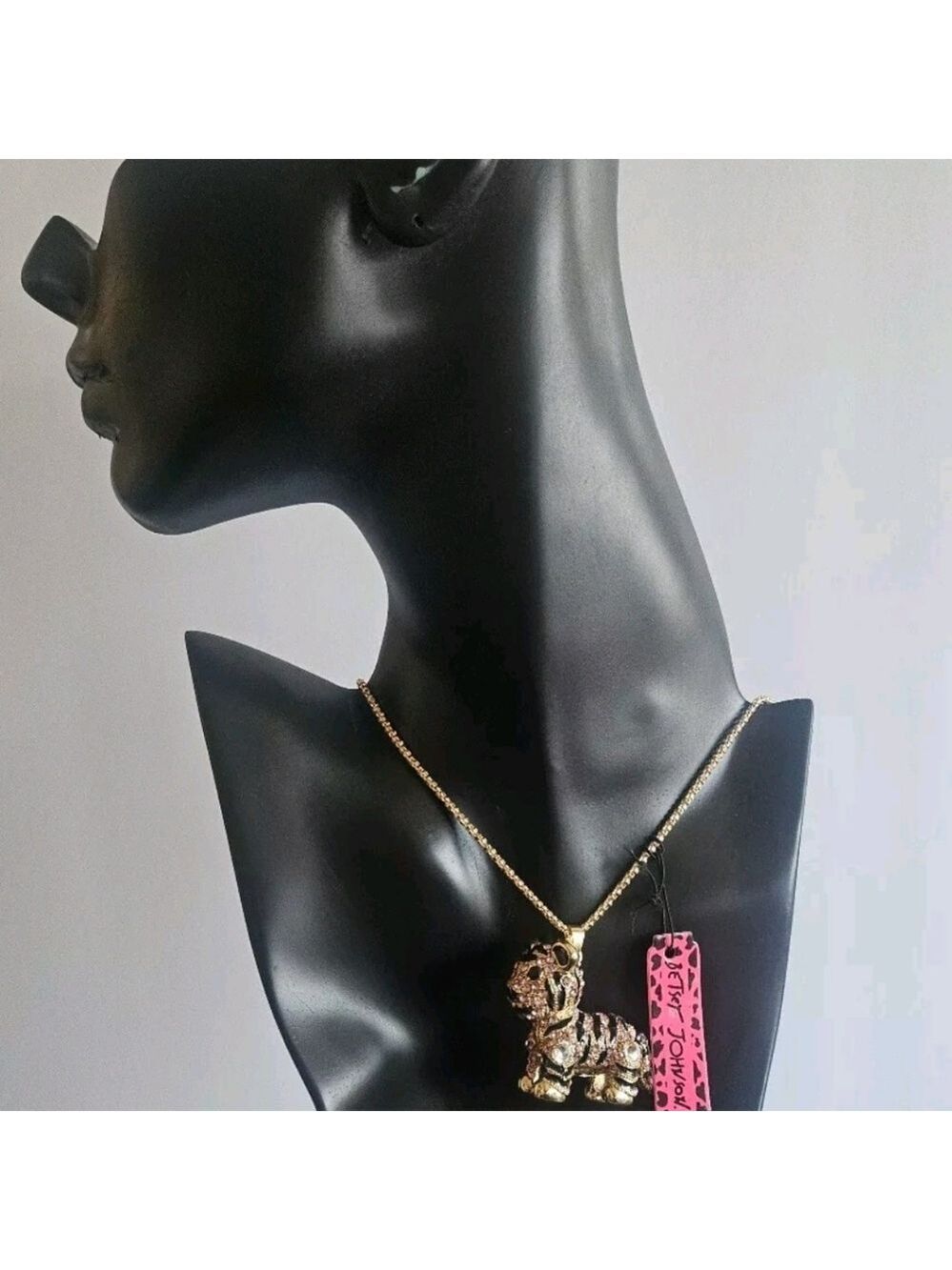 Betsey Johnson Black Enamel&Gold tone 3D Tiger Pendant On Goldtone Necklace 24" - Picture 3 of 3